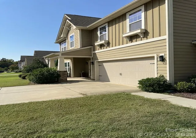 Photo 3 of Single family home for sale at 2030 Pine Siskin Ct, Fort Mill, SC 29707 | MLS# 4431392 | Listing updated on 2026-10-08