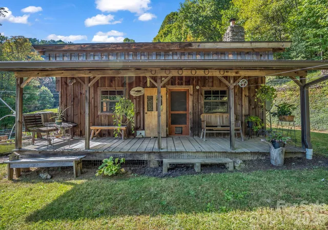 Photo 1 of Single family home for sale at 765 Hawk Ridge Ln, Marshall, NC 28753 | MLS# 4431393 | Listing updated on 2026-10-08