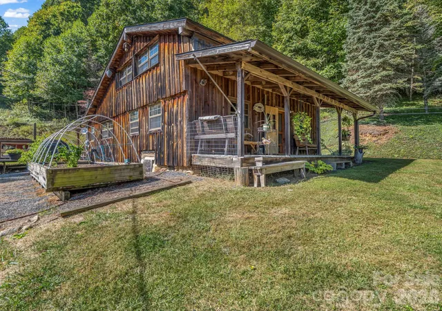 Photo 3 of Single family home for sale at 765 Hawk Ridge Ln, Marshall, NC 28753 | MLS# 4431393 | Listing updated on 2026-10-08