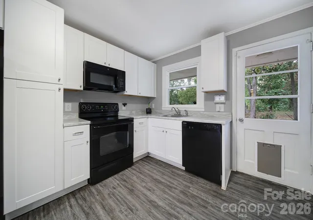 Photo 4 of Single family home for sale at 1064 Stonewall Ave, Rock Hill, SC 29730 | MLS# 4431396 | Listing updated on 2026-10-09