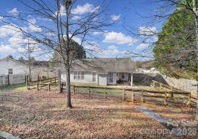 Photo 3 of Single family home for sale at 713 Pesca Ln, Matthews, NC 28104 | MLS# 4431408 | Listing updated on 2026-10-05