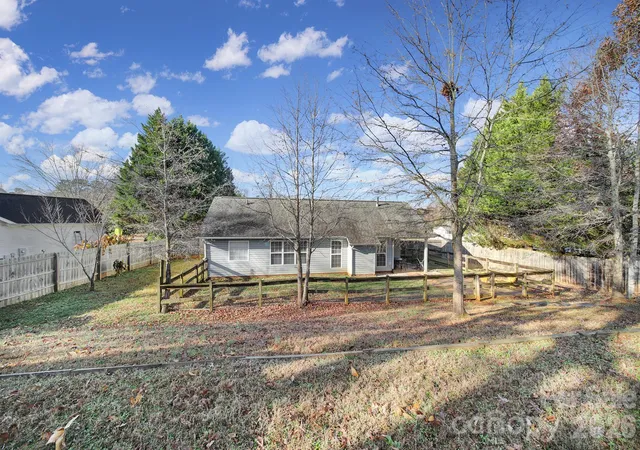 Photo 4 of Single family home for sale at 713 Pesca Ln, Matthews, NC 28104 | MLS# 4431408 | Listing updated on 2026-10-05