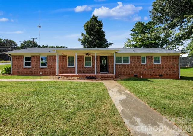 Photo 1 of Single family home for sale at 125 N Carolina Ave, Statesville, NC 28677 | MLS# 4431413 | Listing updated on 2026-10-15