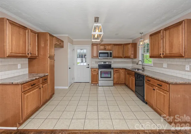Photo 3 of Single family home for sale at 125 N Carolina Ave, Statesville, NC 28677 | MLS# 4431413 | Listing updated on 2026-10-15