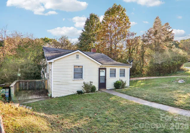 Listing Photo 4 - Condo for sale in building located at 1991 & 1993 Plott Creek Rd, Waynesville, NC 28786
