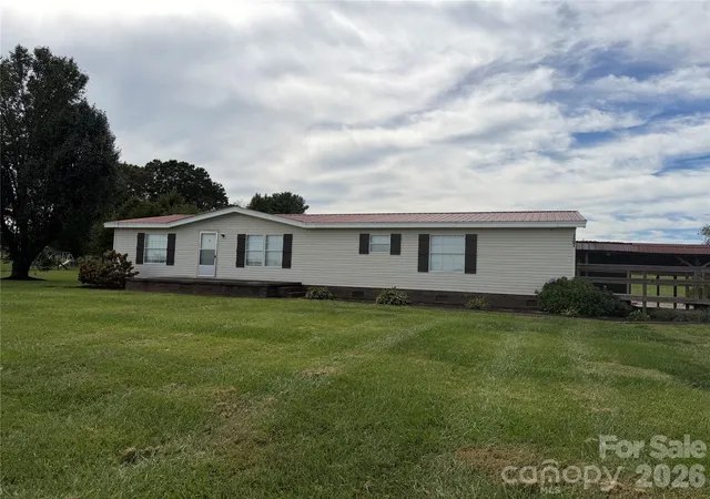 Photo 2 of Single family home for sale at 127 White Plains Rd, Hiddenite, NC 28636 | MLS# 4431424 | Listing updated on 2026-10-08