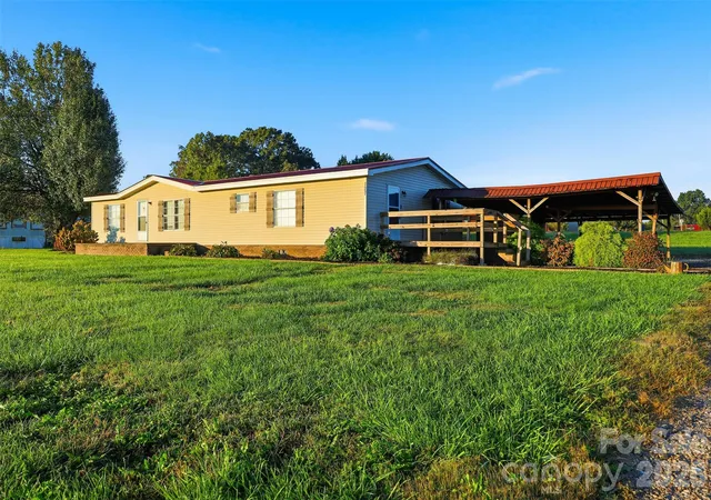 Photo 3 of Single family home for sale at 127 White Plains Rd, Hiddenite, NC 28636 | MLS# 4431424 | Listing updated on 2026-10-09