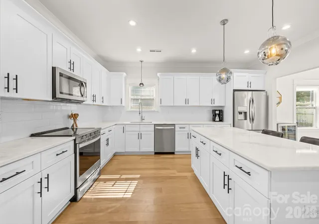 Photo 4 of Single family home for sale at 5309 Tarrywood Ln, Charlotte, NC 28205 | MLS# 4431444 | Listing updated on 2026-10-09