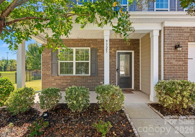 Photo 2 of Single family home for sale at 9325 Beecroft Valley Dr, Huntersville, NC 28078 | MLS# 4431447 | Listing updated on 2026-10-22