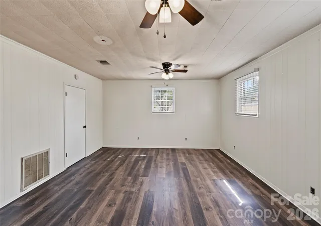Photo 3 of Single family home for sale at 206 King Henry Ln, Gastonia, NC 28056 | MLS# 4431460 | Listing updated on 2026-10-07