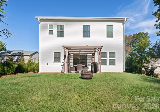 Photo 3 of Single family home for sale at 197 Winding Cedar Dr, Statesville, NC 28677 | MLS# 4431468 | Listing updated on 2026-10-08