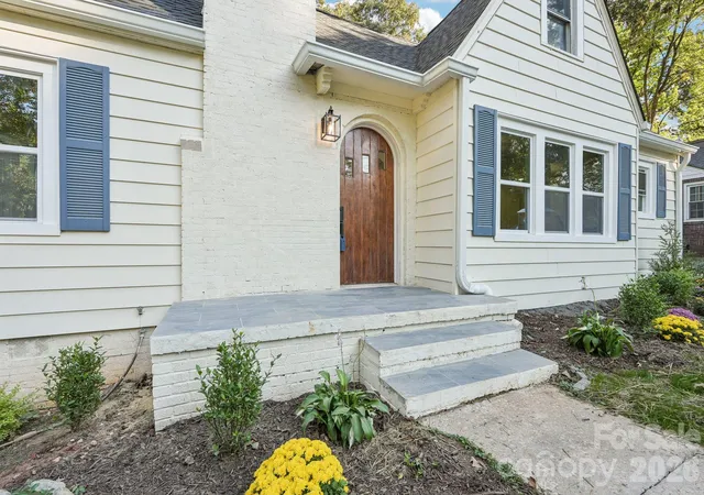Photo 2 of Sale Pending at 2918 Rush Ave, Charlotte, NC 28208 | MLS# 4431469 | Listing updated on 2026-10-26
