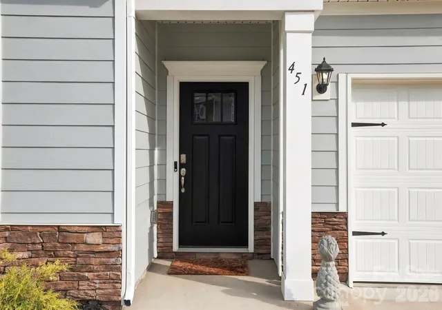 Photo 3 of Single family home for sale at 451 Fox Cvs, Hendersonville, NC 28792 | MLS# 4431470 | Listing updated on 2026-10-08