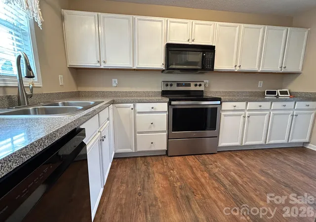 Listing Photo 4 - Condo for sale in building located at 119 Steam Engine Dr, Mooresville, NC 28115 - Unit #201