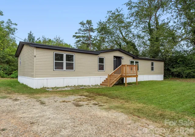Photo 1 of Single family home for sale at 8 Teal Ln, Candler, NC 28715 | MLS# 4431477 | Listing updated on 2026-10-06