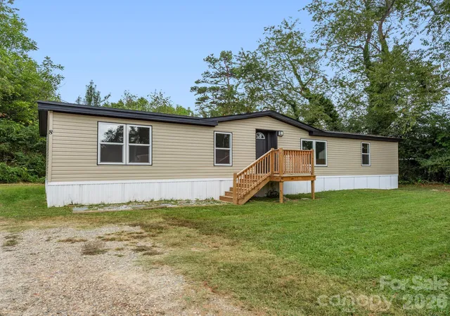 Photo 2 of Single family home for sale at 8 Teal Ln, Candler, NC 28715 | MLS# 4431477 | Listing updated on 2026-10-06