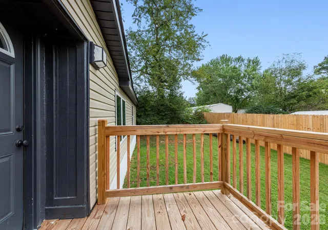 Photo 3 of Single family home for sale at 8 Teal Ln, Candler, NC 28715 | MLS# 4431477 | Listing updated on 2026-10-06