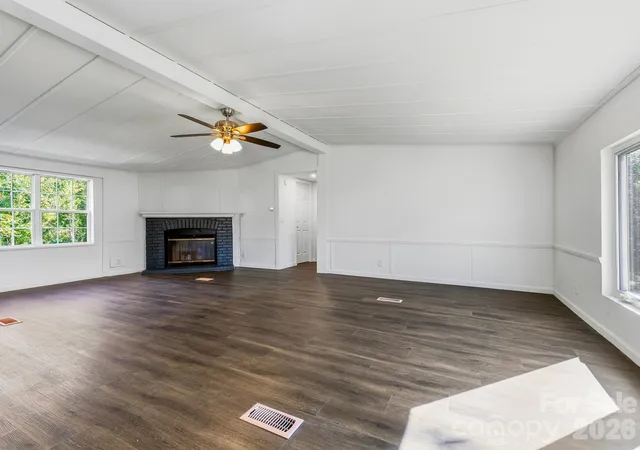 Photo 4 of Single family home for sale at 8 Teal Ln, Candler, NC 28715 | MLS# 4431477 | Listing updated on 2026-10-06