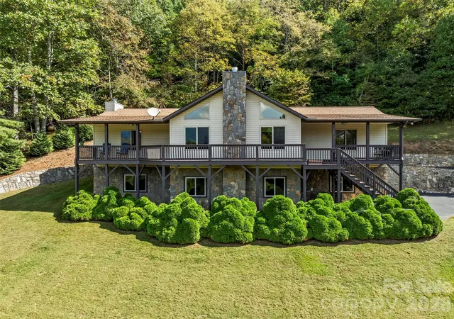 Photo 1 of Single family home for sale at 1090 Maple Springs Dr, Waynesville, NC 28785 | MLS# 4431482 | Listing updated on 2026-10-08