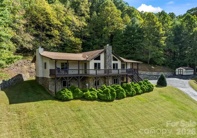 Photo 3 of Single family home for sale at 1090 Maple Springs Dr, Waynesville, NC 28785 | MLS# 4431482 | Listing updated on 2026-10-08