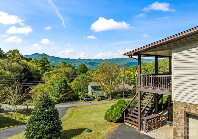 Photo 3 of Single family home for sale at 1090 Maple Springs Dr, Waynesville, NC 28785 | MLS# 4431482 | Listing updated on 2026-10-08