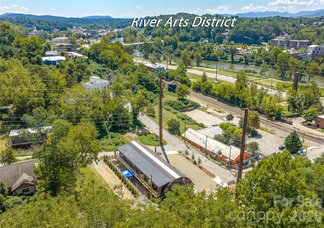 Photo 3 of Townhouse for sale at 6 Roberts St, Asheville, NC 28801 | MLS# 4431489 | Listing updated on 2026-10-08