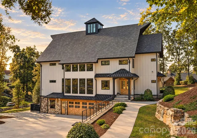 Photo 1 of Single family home for sale at 222 Greenbay Rd, Mooresville, NC 28117 | MLS# 4431505 | Listing updated on 2026-10-09