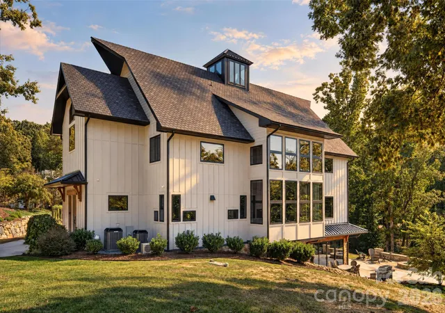 Photo 3 of Single family home for sale at 222 Greenbay Rd, Mooresville, NC 28117 | MLS# 4431505 | Listing updated on 2026-10-09