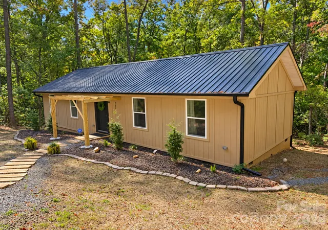 Photo 4 of Single family home for sale at 257 Roadrunner Cir, Lake Lure, NC 28746 | MLS# 4431510 | Listing updated on 2026-10-09