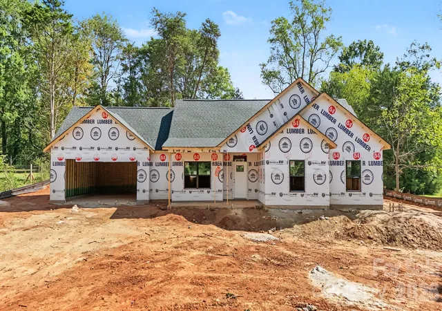 Photo 4 of Single family home for sale at 4062 Fairview Dr, Maiden, NC 28650 | MLS# 4431513 | Listing updated on 2026-10-08