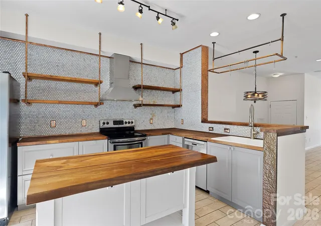 Photo 3 of Condo for sale at 3564 N Davidson St, Charlotte, NC 28205 | MLS# 4431533 | Listing updated on 2026-10-08