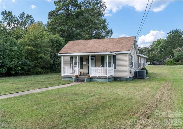 Photo 3 of Single family home for sale at 1313 Carolina Ave, Roanoke Rapids, NC 27870 | MLS# 4431535 | Listing updated on 2026-10-07