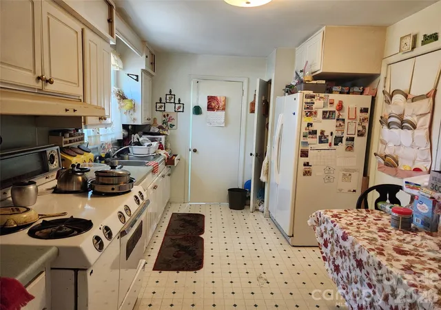 Photo 4 of Single family home for sale at 3012 Burbank Dr, Charlotte, NC 28216 | MLS# 4431557 | Listing updated on 2026-10-10