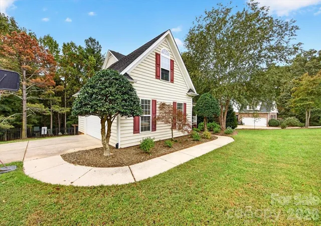Photo 3 of Single family home for sale at 8705 Dartmoor Pl, Mint Hill, NC 28227 | MLS# 4431559 | Listing updated on 2026-10-07