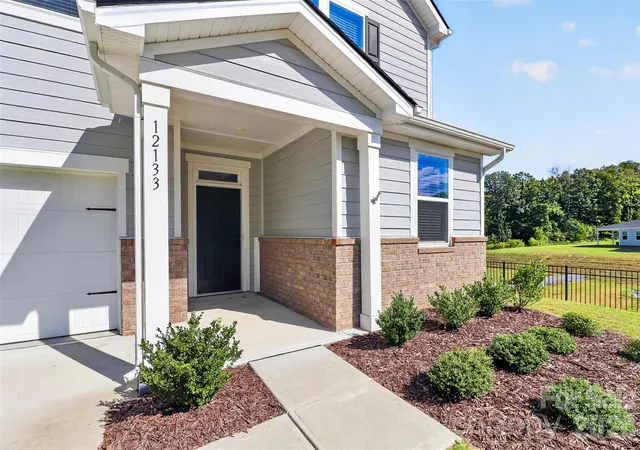 Photo 3 of Single family home for sale at 12133 Rowan Hl Dr, Huntersville, NC 28078 | MLS# 4431589 | Listing updated on 2026-10-08