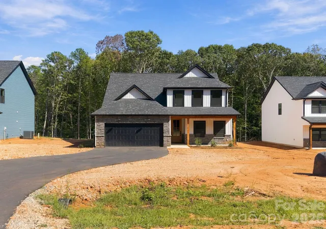 Photo 1 of Single family home for sale at 375 Lake Farm Dr, Salisbury, NC 28146 | MLS# 4431618 | Listing updated on 2026-10-11