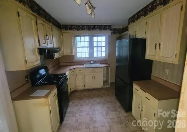 Photo 3 of Single family home for sale at 910 W Mauney Ave, Gastonia, NC 28052 | MLS# 4431619 | Listing updated on 2026-10-07