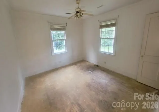 Photo 3 of Single family home for sale at 910 W Mauney Ave, Gastonia, NC 28052 | MLS# 4431619 | Listing updated on 2026-10-07