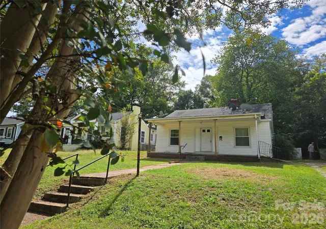 Photo 2 of Single family home for sale at 207 W Washington Ave, Bessemer City, NC 28016 | MLS# 4431627 | Listing updated on 2026-10-06
