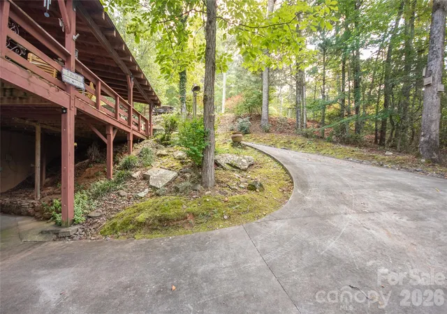 Photo 4 of Single family home for sale at 159 Winding Way Dr, Franklin, NC 28734 | MLS# 4431633 | Listing updated on 2026-10-08