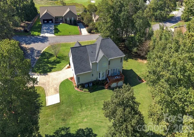 Photo 2 of Single family home for sale at 4858 Elmhurst Dr Ne, Hickory, NC 28601 | MLS# 4431634 | Listing updated on 2026-10-09