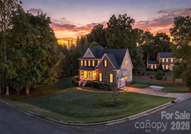 Photo 3 of Single family home for sale at 4858 Elmhurst Dr Ne, Hickory, NC 28601 | MLS# 4431634 | Listing updated on 2026-10-09