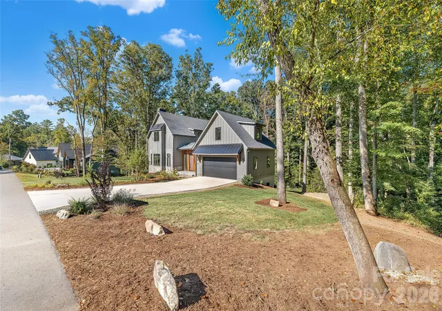 Photo 3 of Single family home for sale at 25 Ted Linn Dr, Fairview, NC 28730 | MLS# 4431637 | Listing updated on 2026-10-07