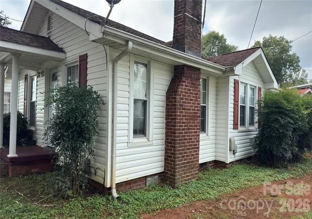 Photo 2 of Single family home for sale at 477 Turnersburg Hwy, Statesville, NC 28625 | MLS# 4431638 | Listing updated on 2026-10-07