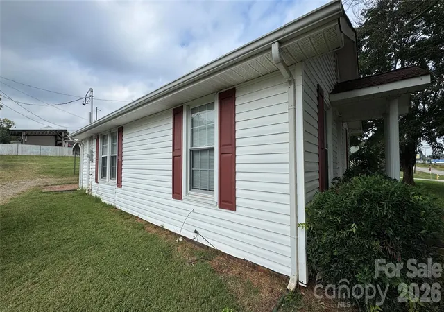 Photo 3 of Single family home for sale at 477 Turnersburg Hwy, Statesville, NC 28625 | MLS# 4431638 | Listing updated on 2026-10-07