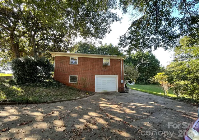 Photo 2 of Single family home for sale at 110 Poteat Dr, Morganton, NC 28655 | MLS# 4431657 | Listing updated on 2026-10-22