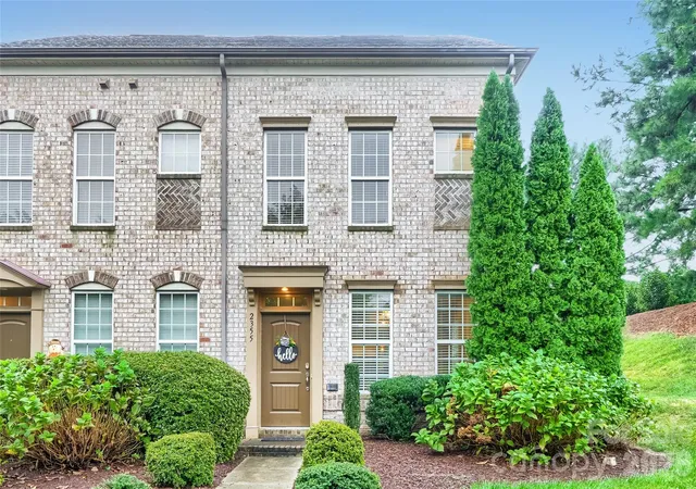 Townhouse for sale at 2355 Donnington Ln NW, Concord, NC 28027 | MLS# 4431668