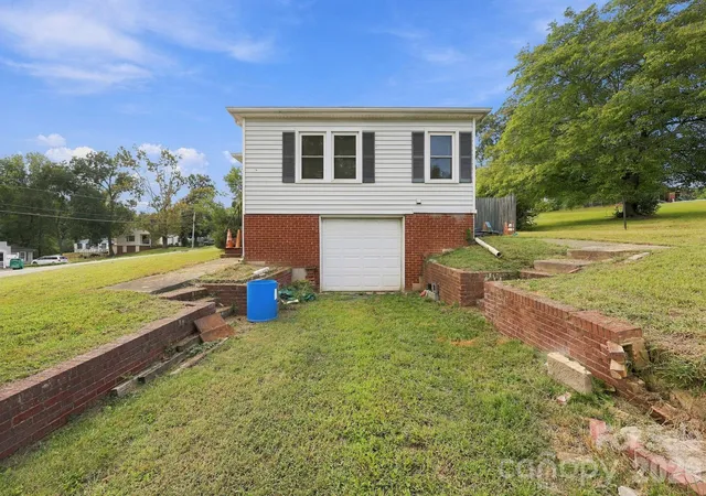 Photo 4 of Single family home for sale at 2204 W Main St, Albemarle, NC 28001 | MLS# 4431673 | Listing updated on 2026-10-07
