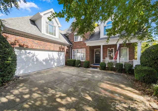 Photo 1 of Single family home for sale at 5539 Sunstar Ct, Charlotte, NC 28226 | MLS# 4431682 | Listing updated on 2026-10-07