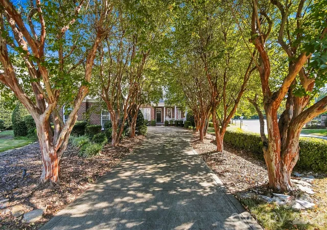 Photo 4 of Single family home for sale at 5539 Sunstar Ct, Charlotte, NC 28226 | MLS# 4431682 | Listing updated on 2026-10-07